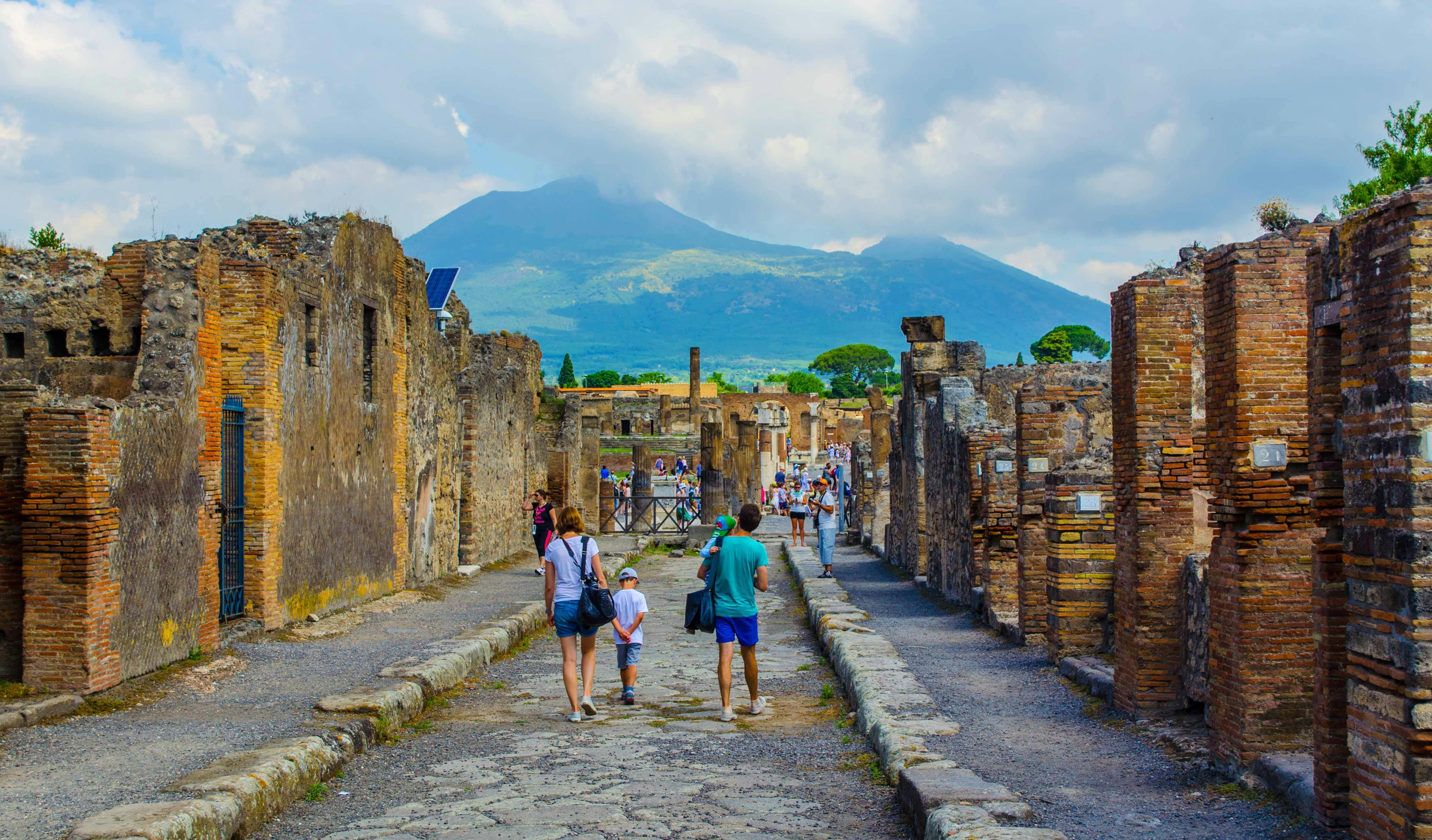 Pompeii Tours | Detailed Travel Guide 2025